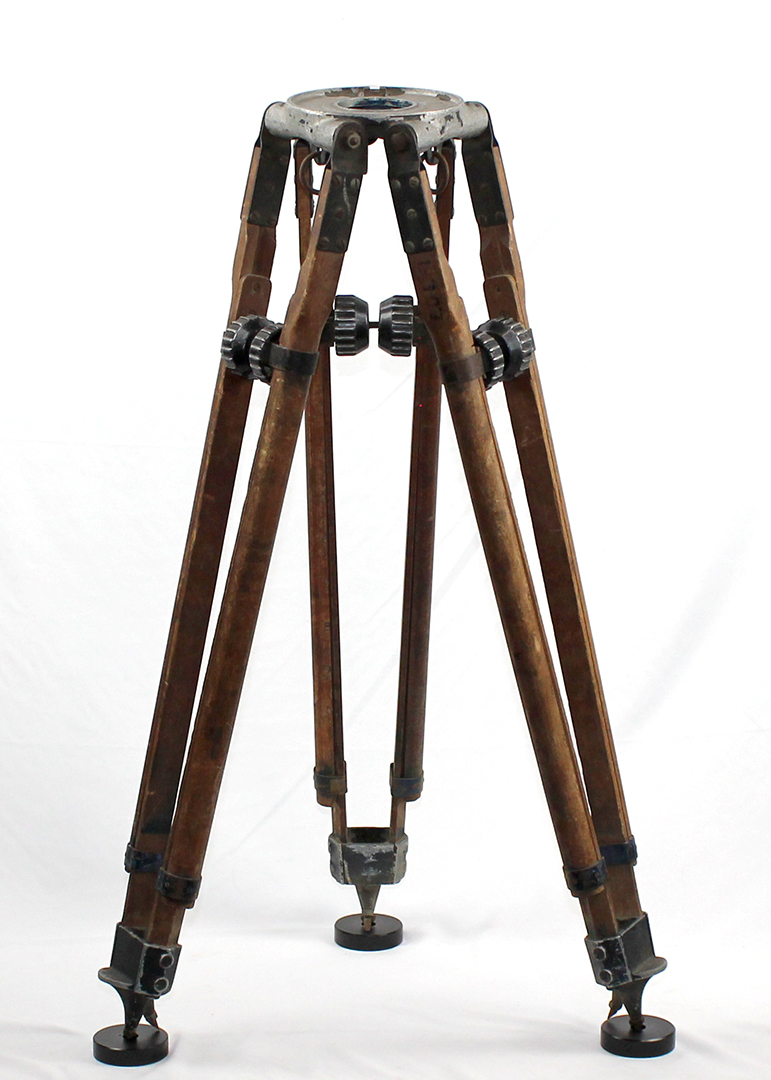 Standard wooden tripod with Mitchell top